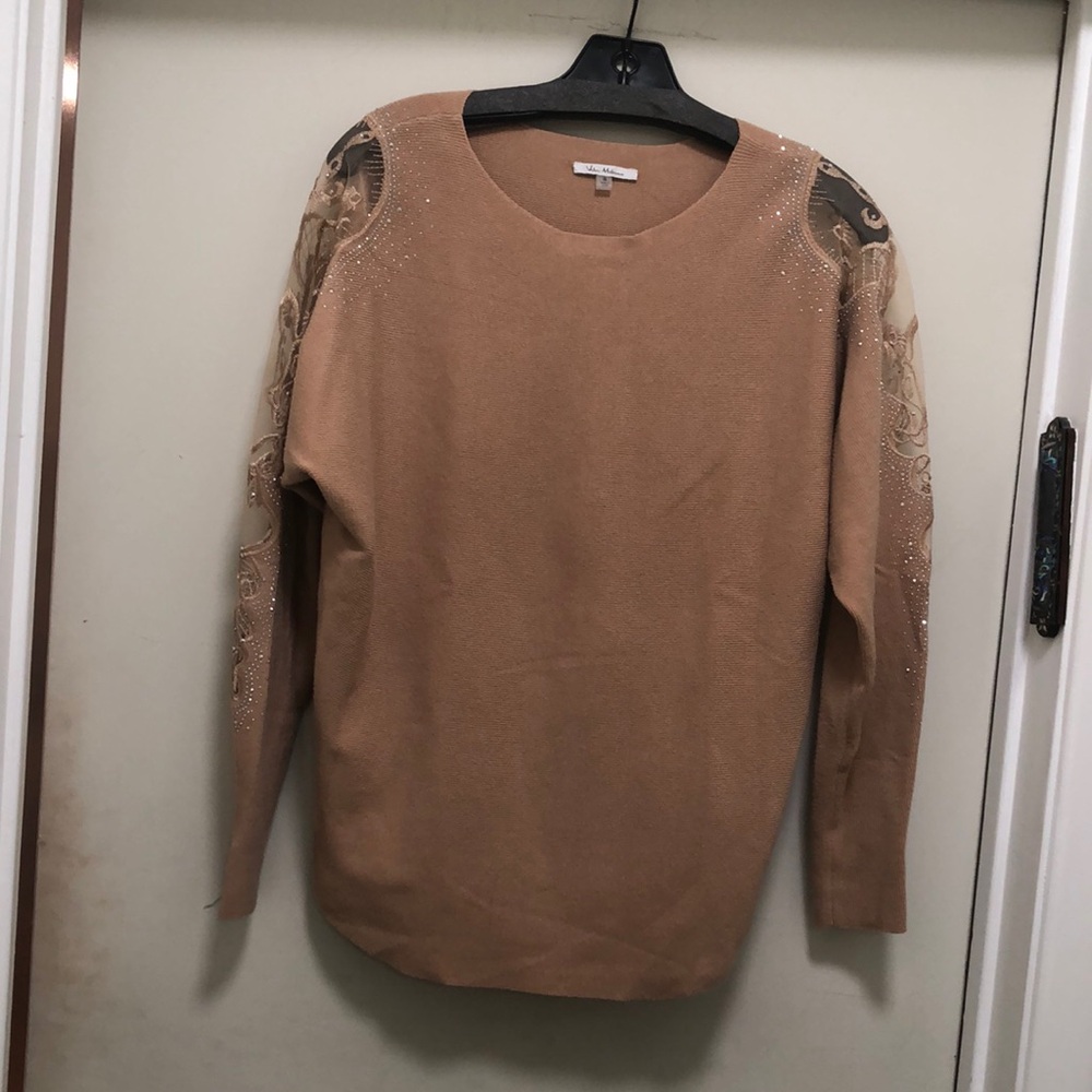 A beautiful  design top